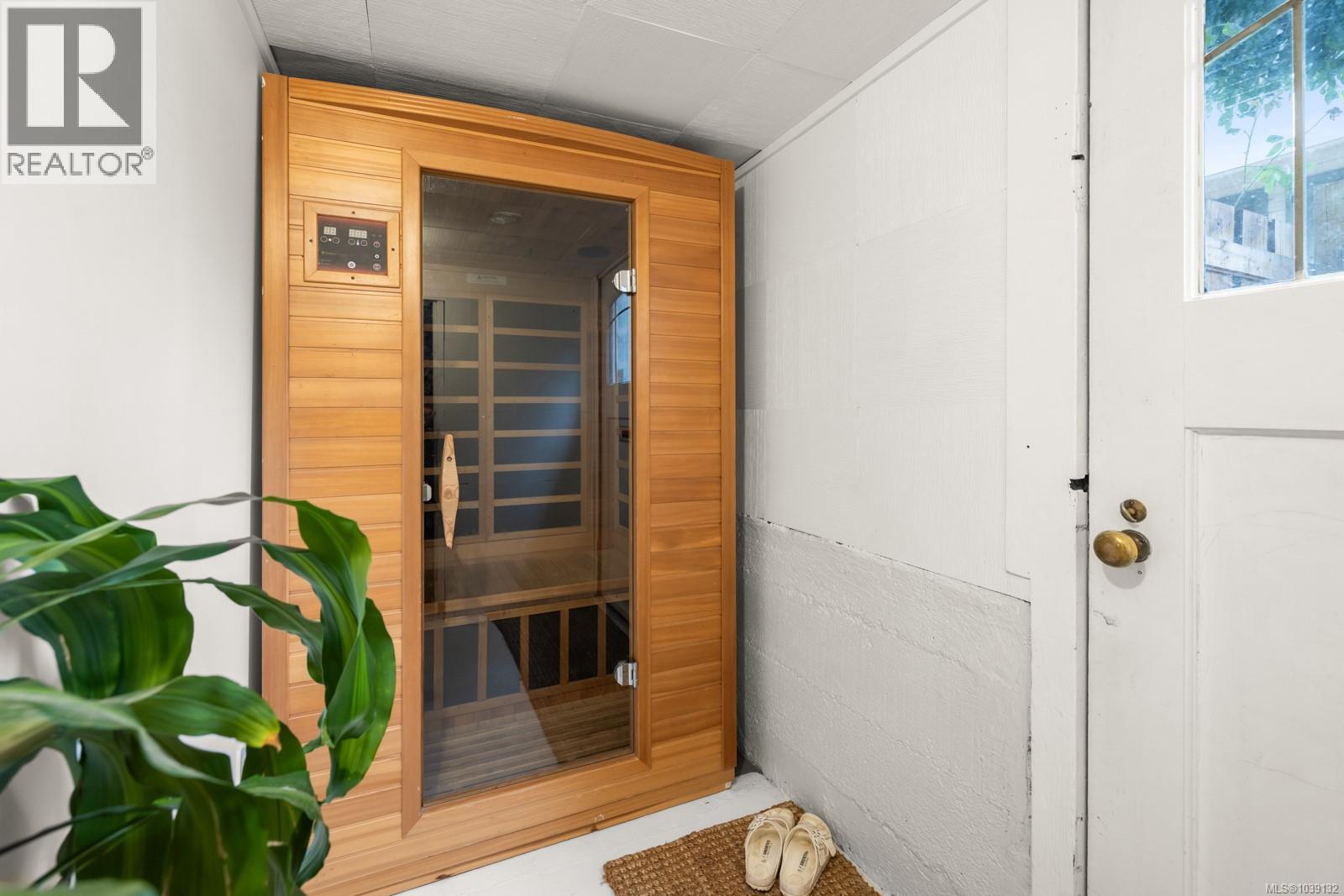 886 Maddison St - Image 30
