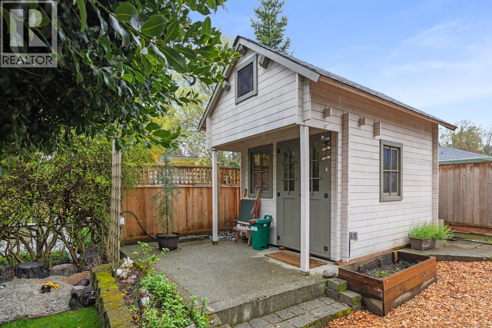886 Maddison St - 41