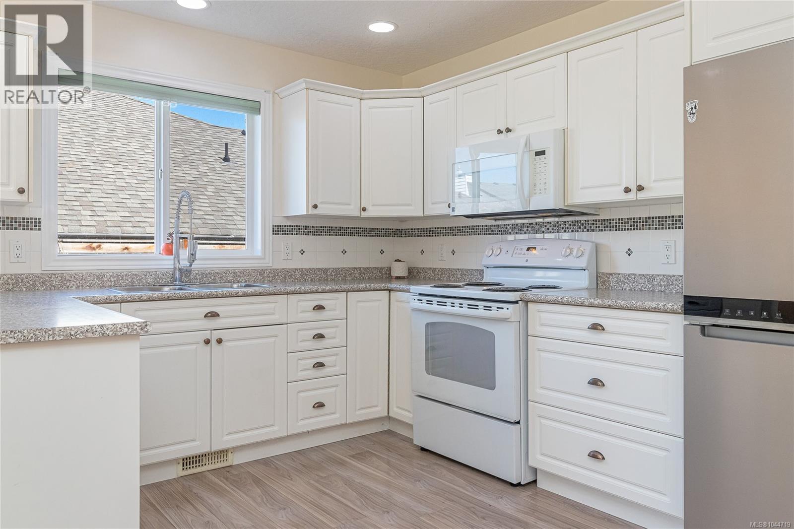 3273 CREEGAN Dr - Image 17