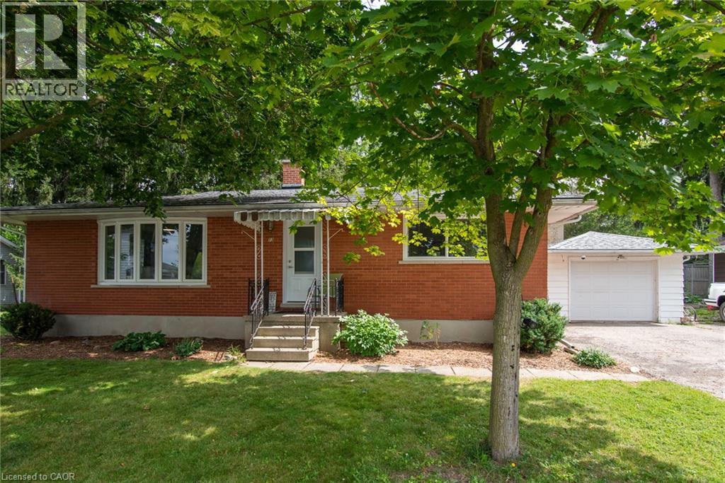 13 LEWIS Street — photo 2