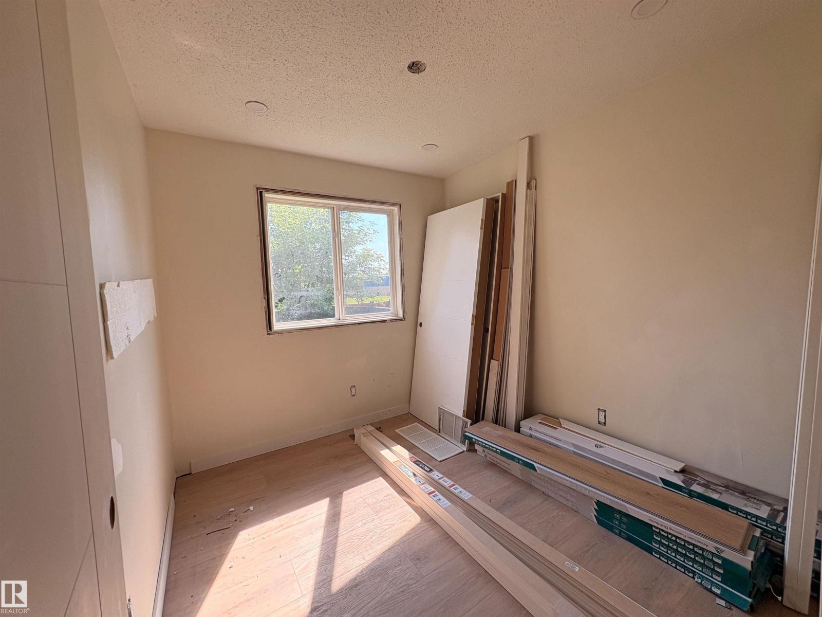 18007 73 Avenue NW - Photo 11