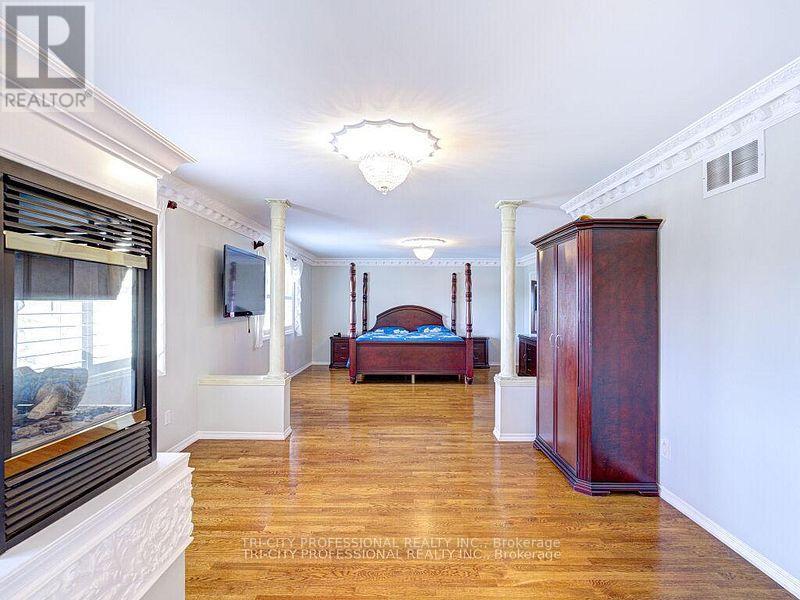 61 WOODVALLEY DRIVE - 32