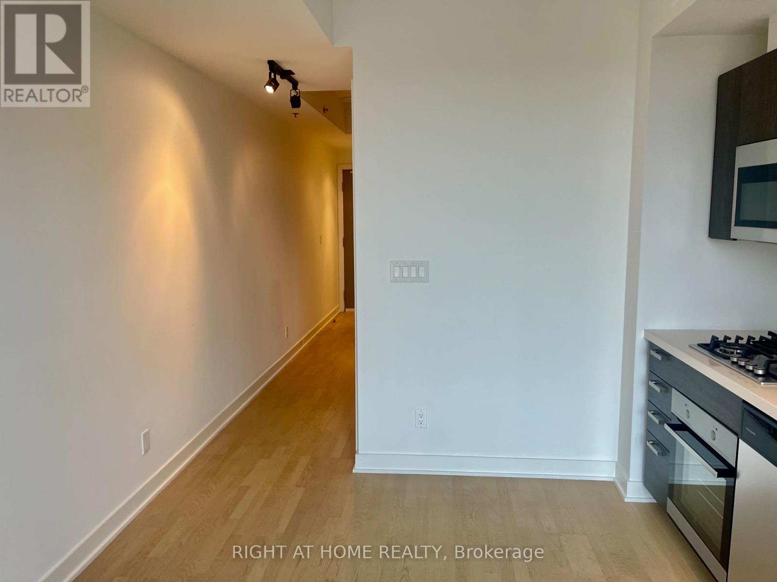 1 Bath Apartment for Sale in Ottawa – 705 – 203 CATHERINE STREET, Ottawa – MLS# X13655358 - Image 14