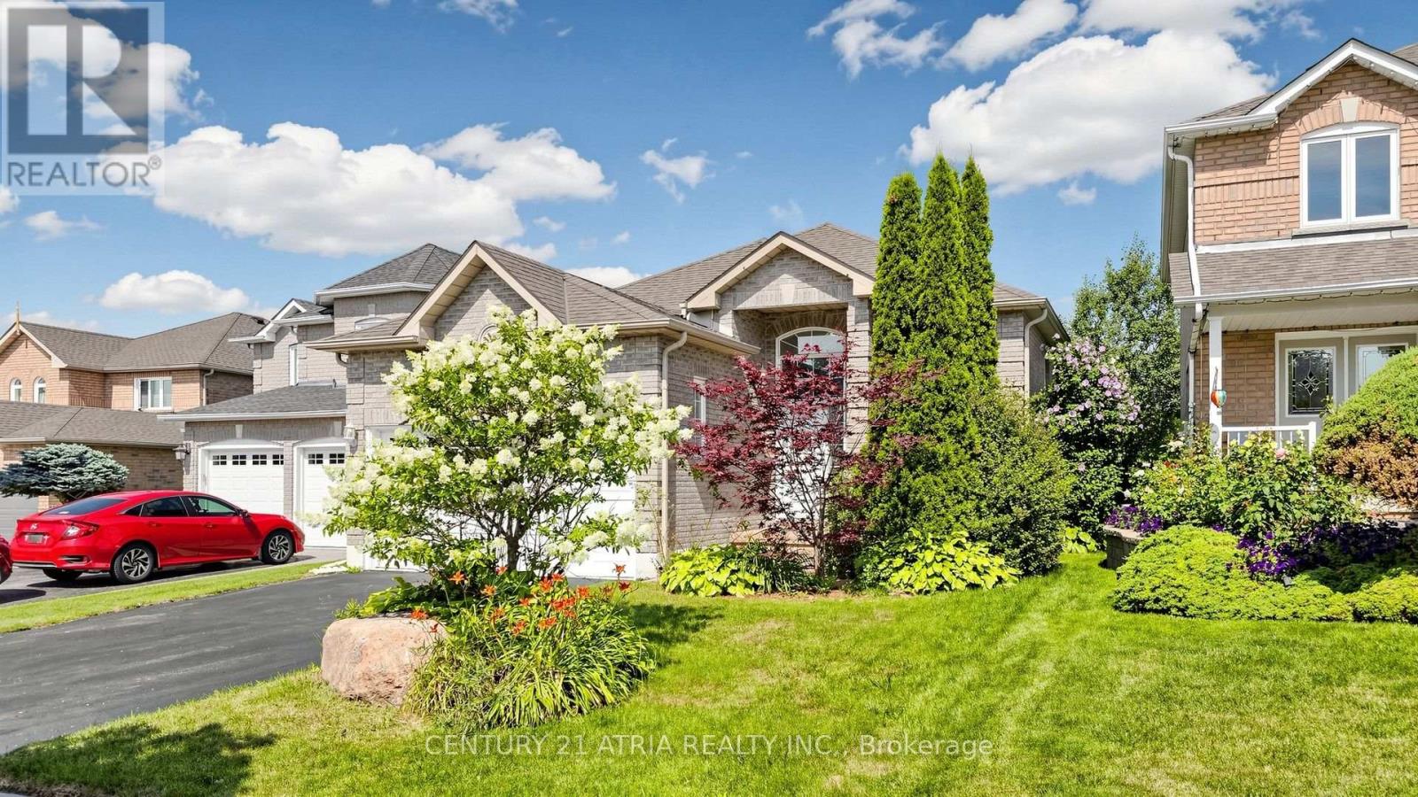102 HUNTINGTON CRESCENT - 2