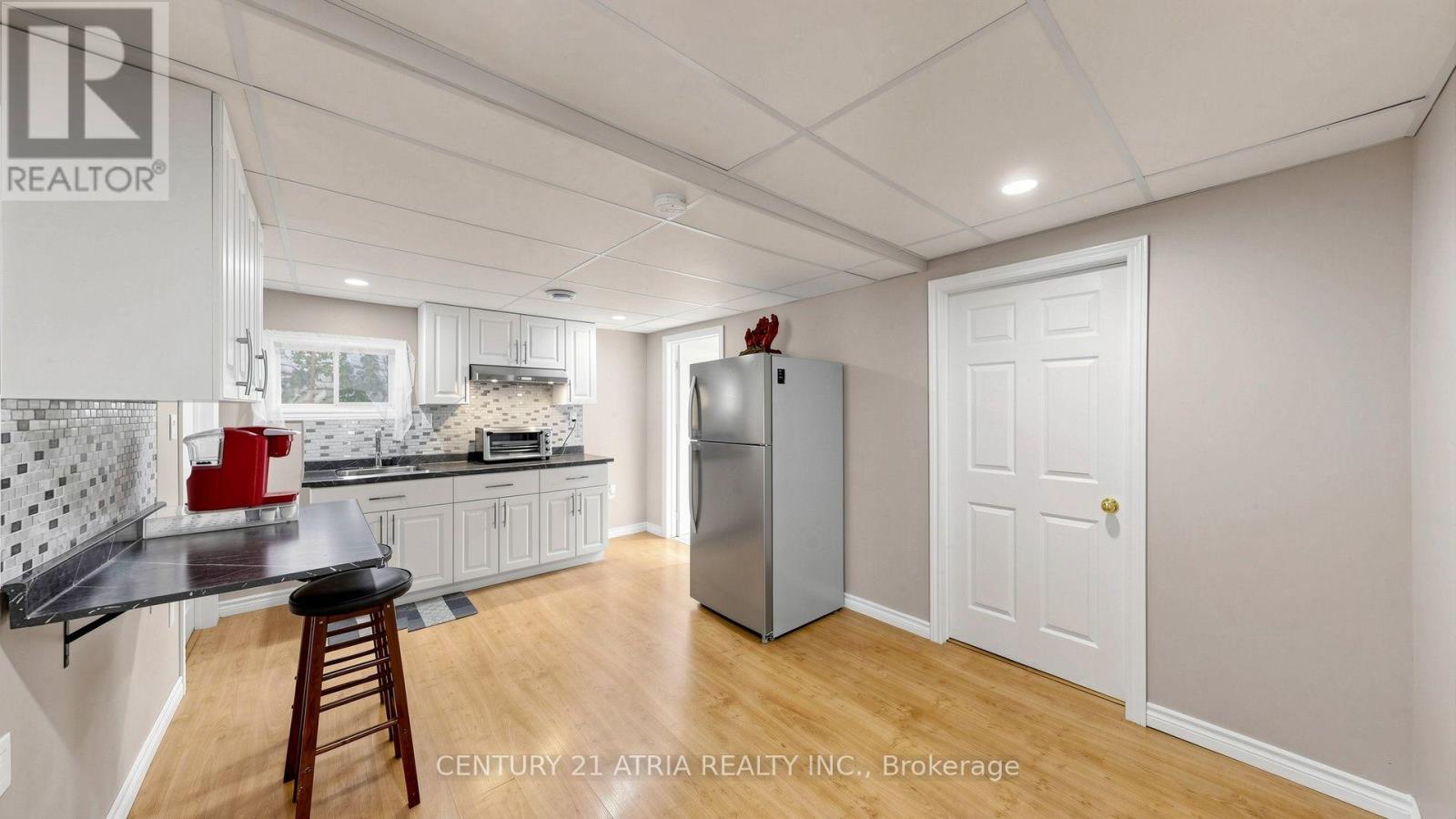 102 HUNTINGTON CRESCENT - 40
