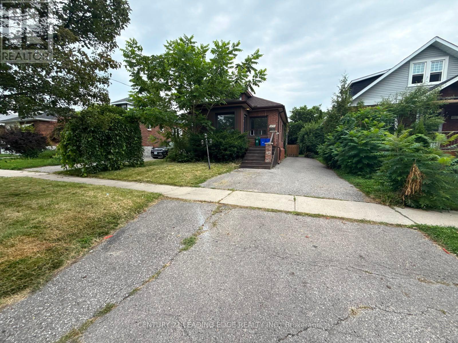631 CHRISTIE AVENUE