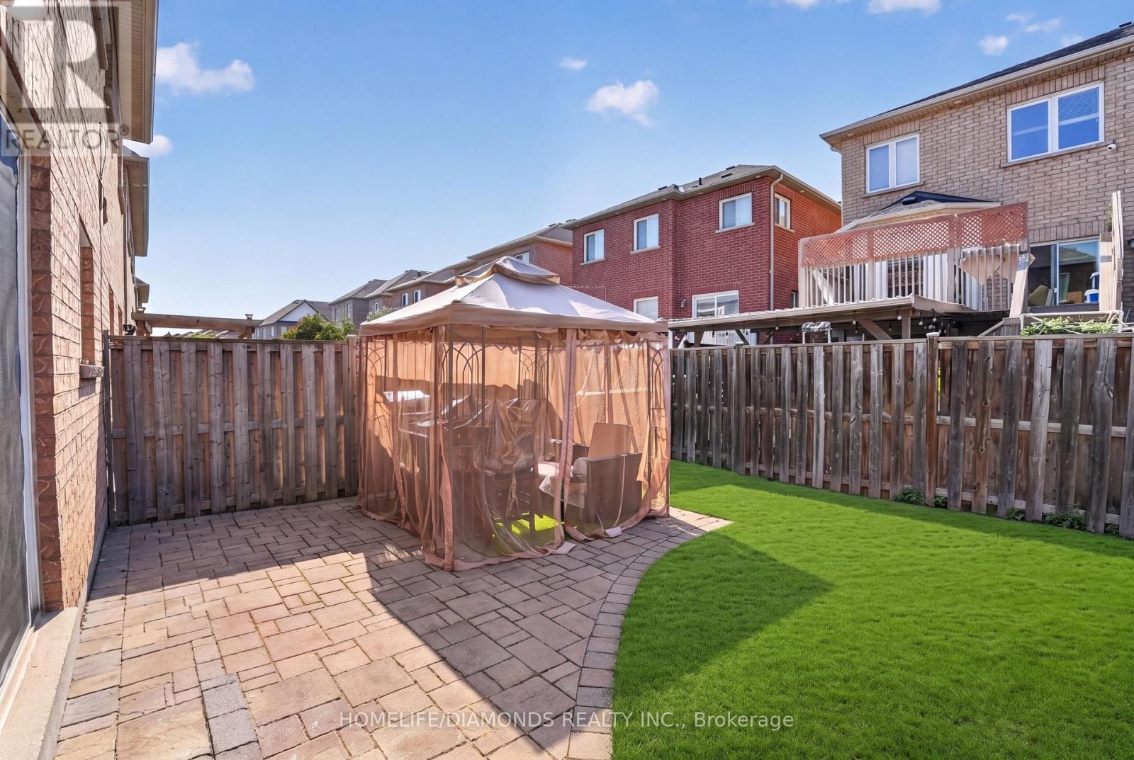 58 FANDANGO DRIVE - 44