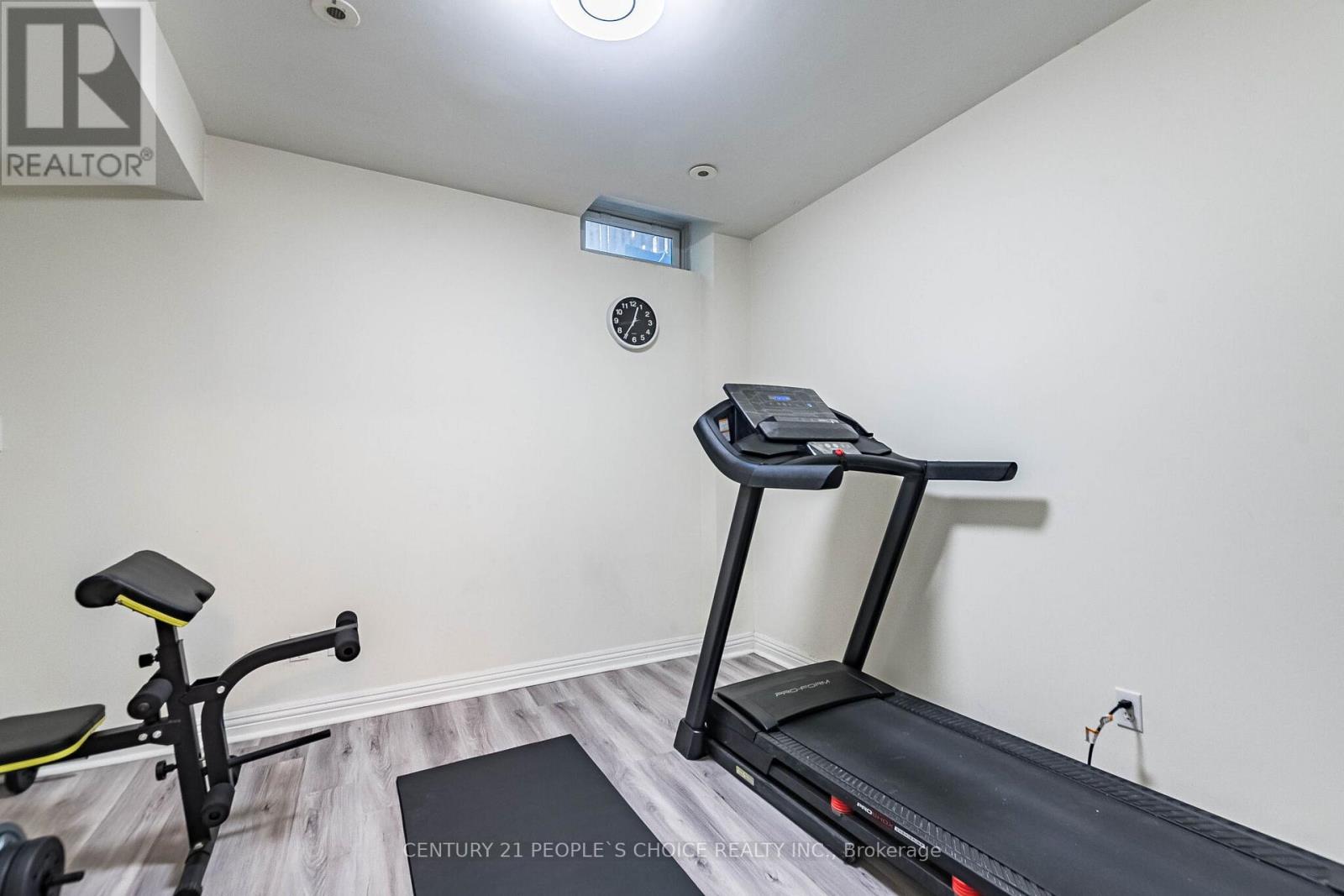 #29 435 HENSALL CIRCLE - 44