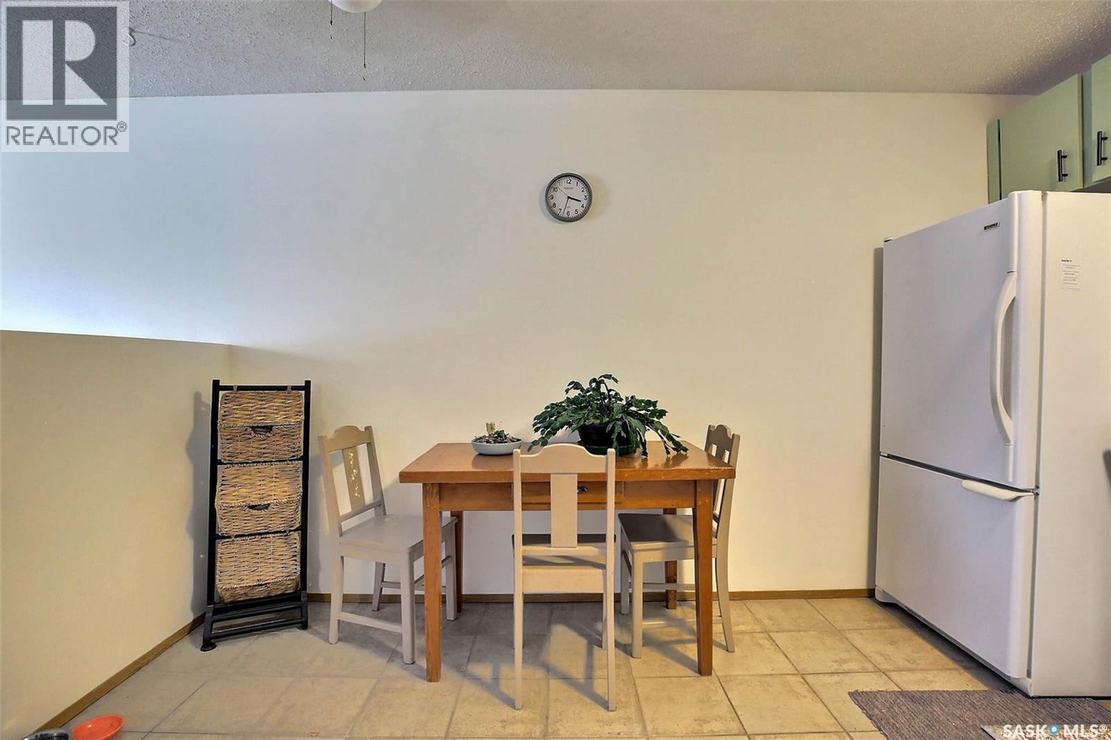 #505 2406 Heseltine ROAD - 8