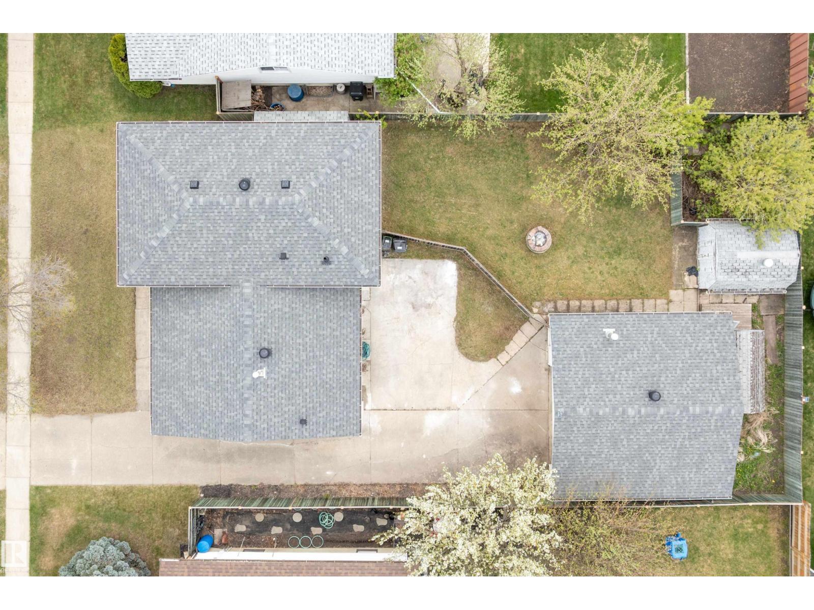 6411 152A AV NW - 3