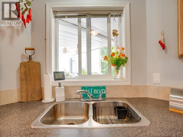 6-7520 NOOTKA STREET - 6