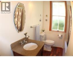 1404 Taunton St, Victoria, BC V8R1W9 Photo 16