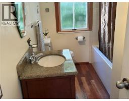 1404 Taunton St, Victoria, BC V8R1W9 Photo 17