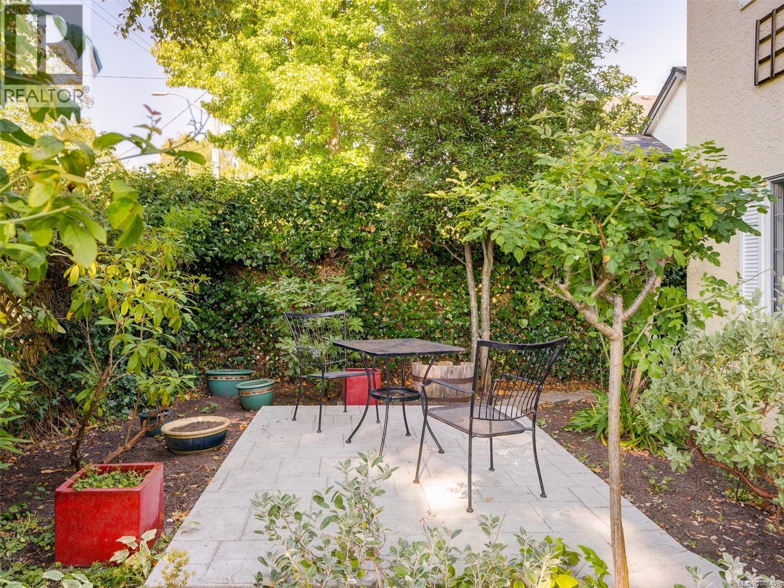  1146 Faithful Street, Victoria