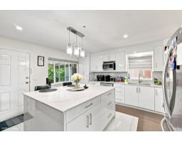 13755 93a Avenue, Surrey, BC V3V8A9 Photo 15