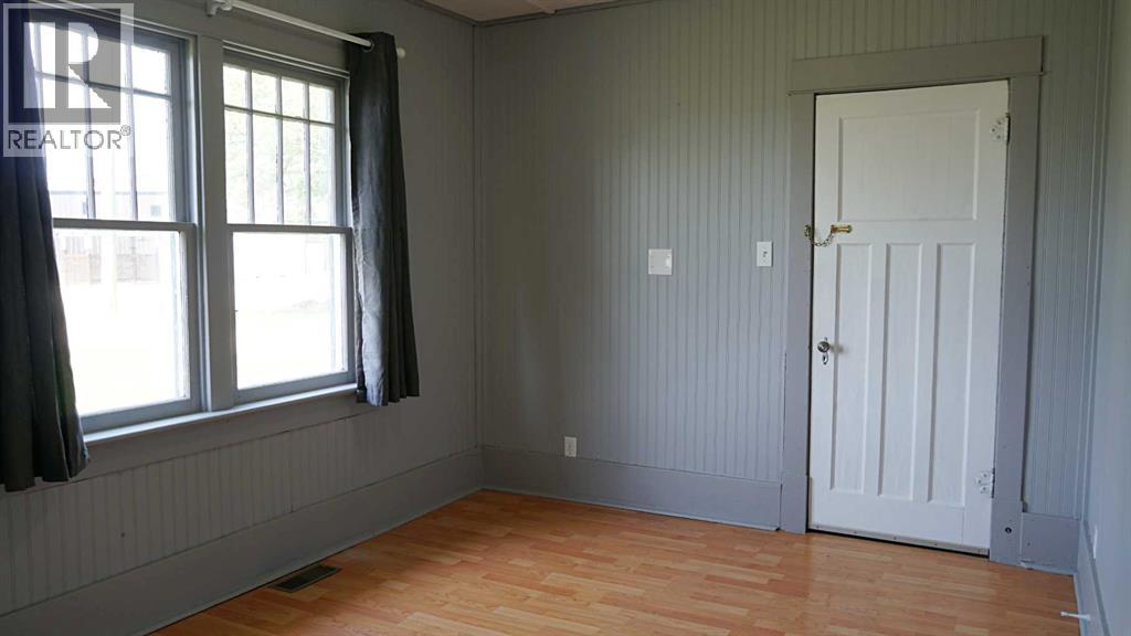 4906 49 Avenue - Image 7