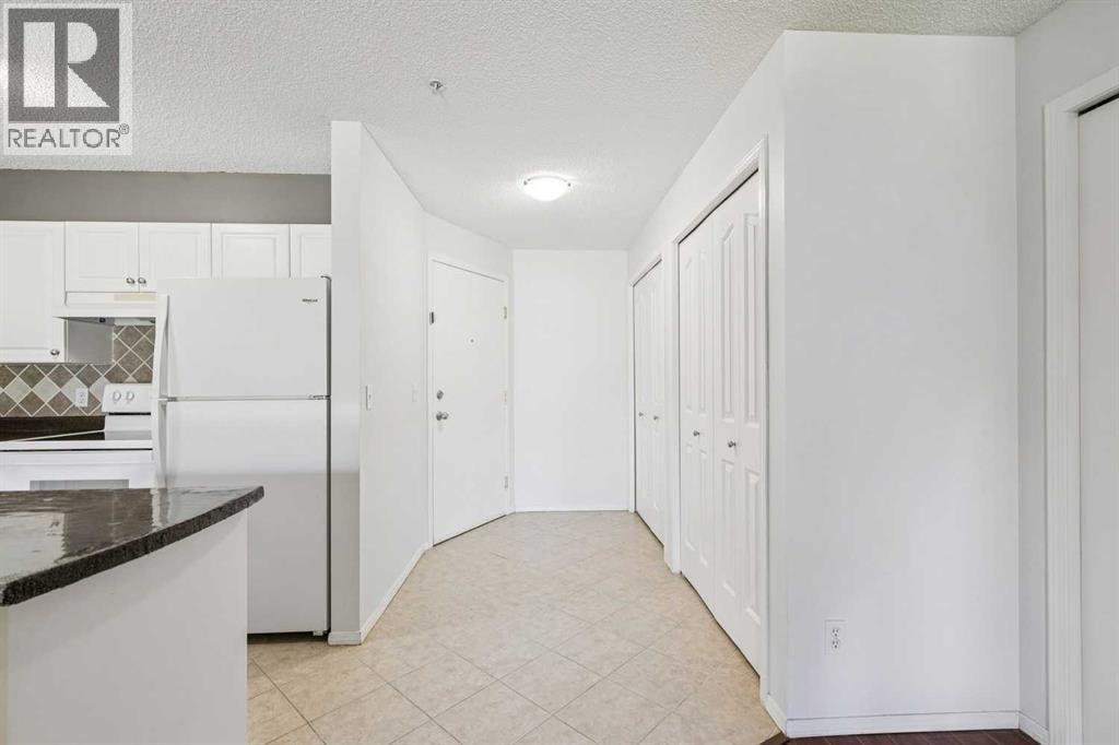 209, 1000 Citadel Meadow Point NW, Calgary — photo 2