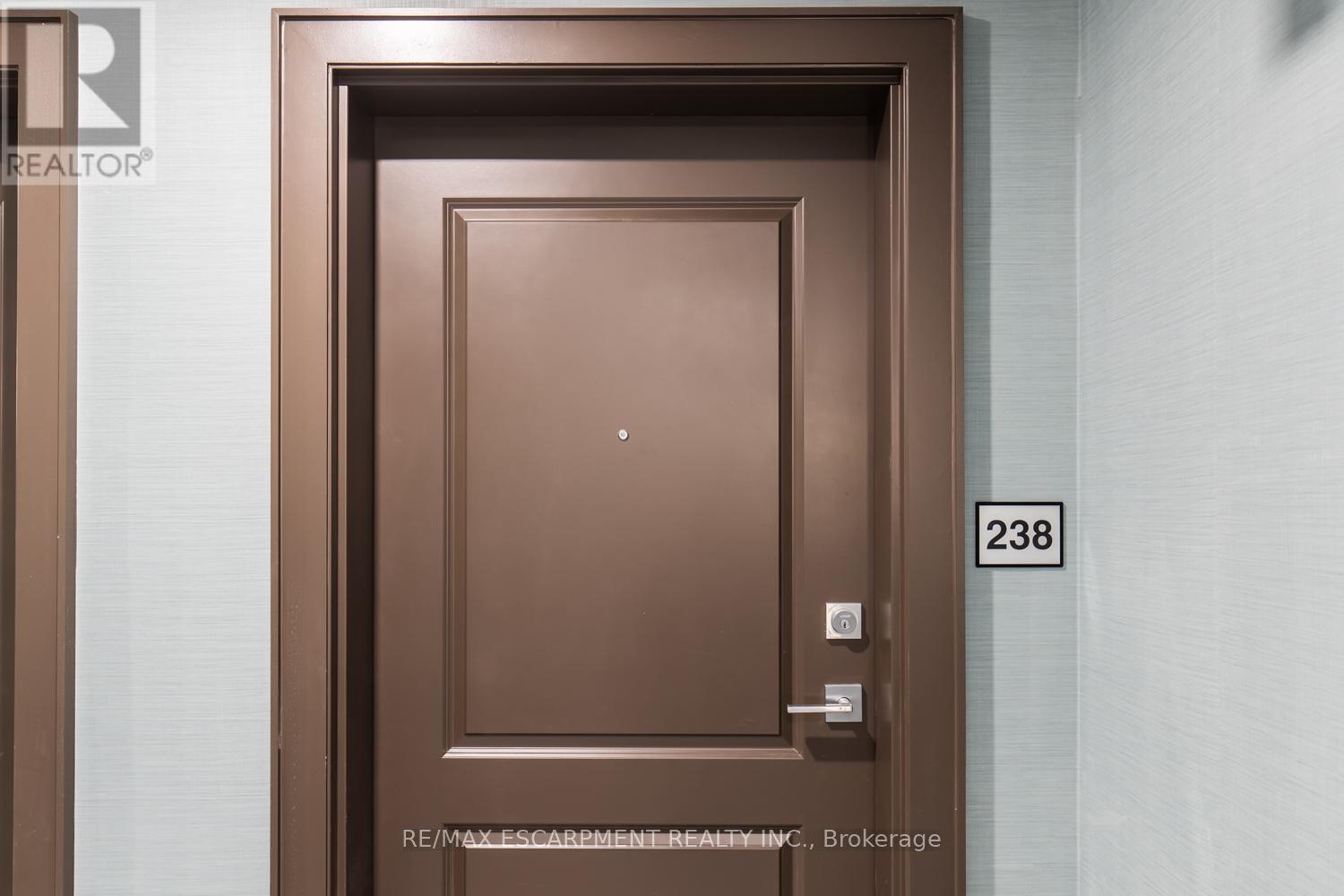 238 - 10 MALLARD TRAIL, Hamilton (Waterdown) — photo 2
