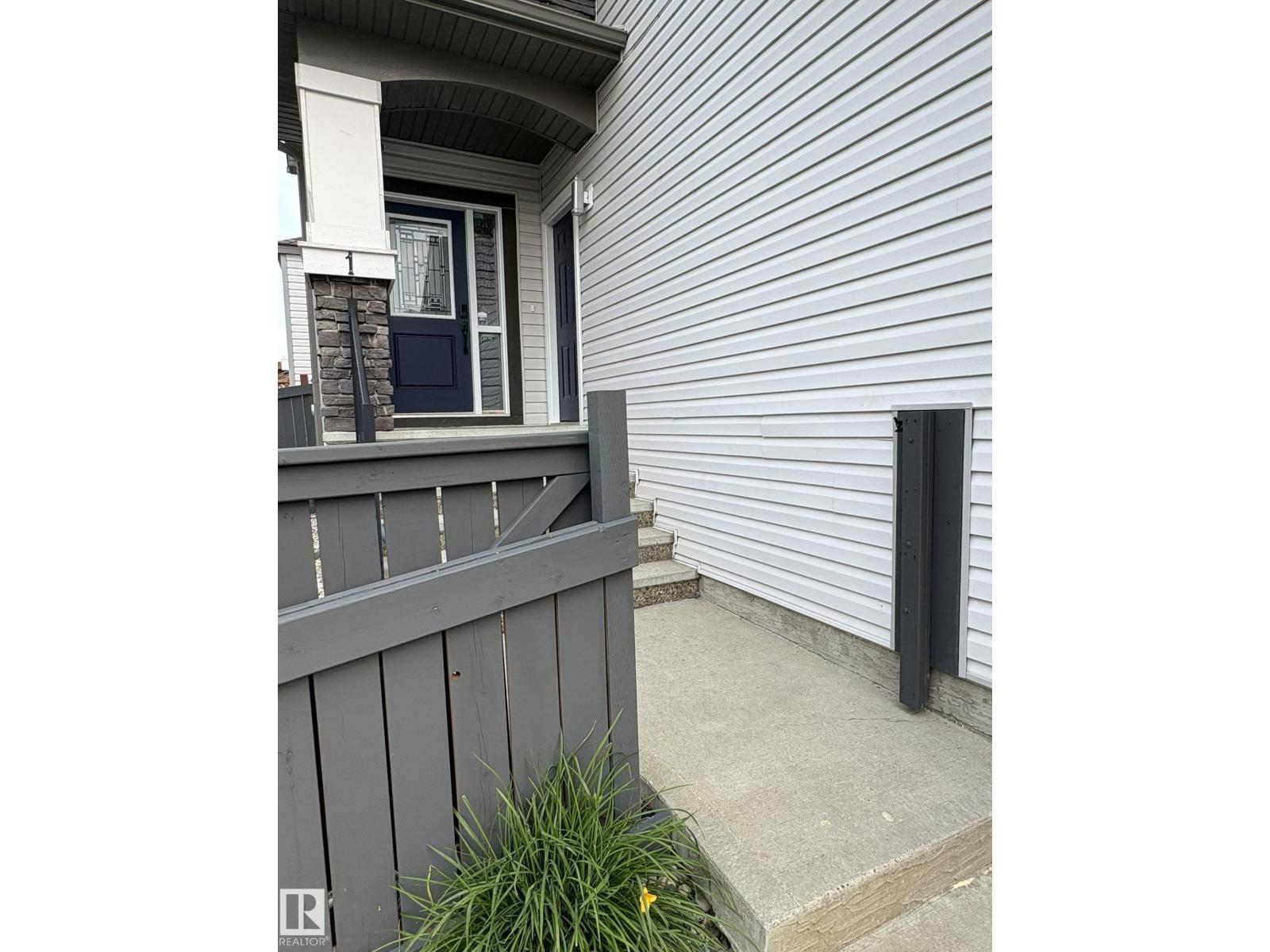 1 SOUTHFORK Close