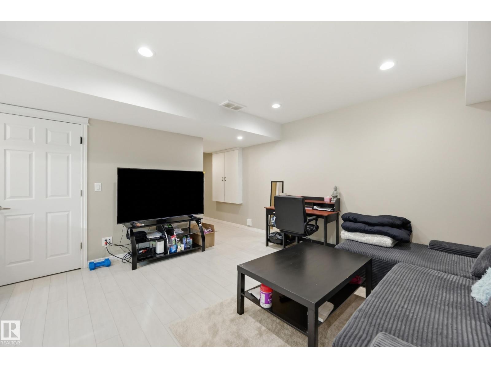 1 SOUTHFORK Close - Photo 36