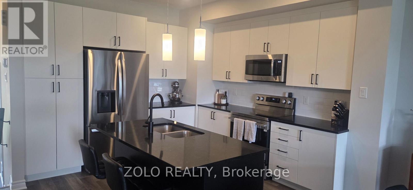 Gorgeous open-concept kitchen