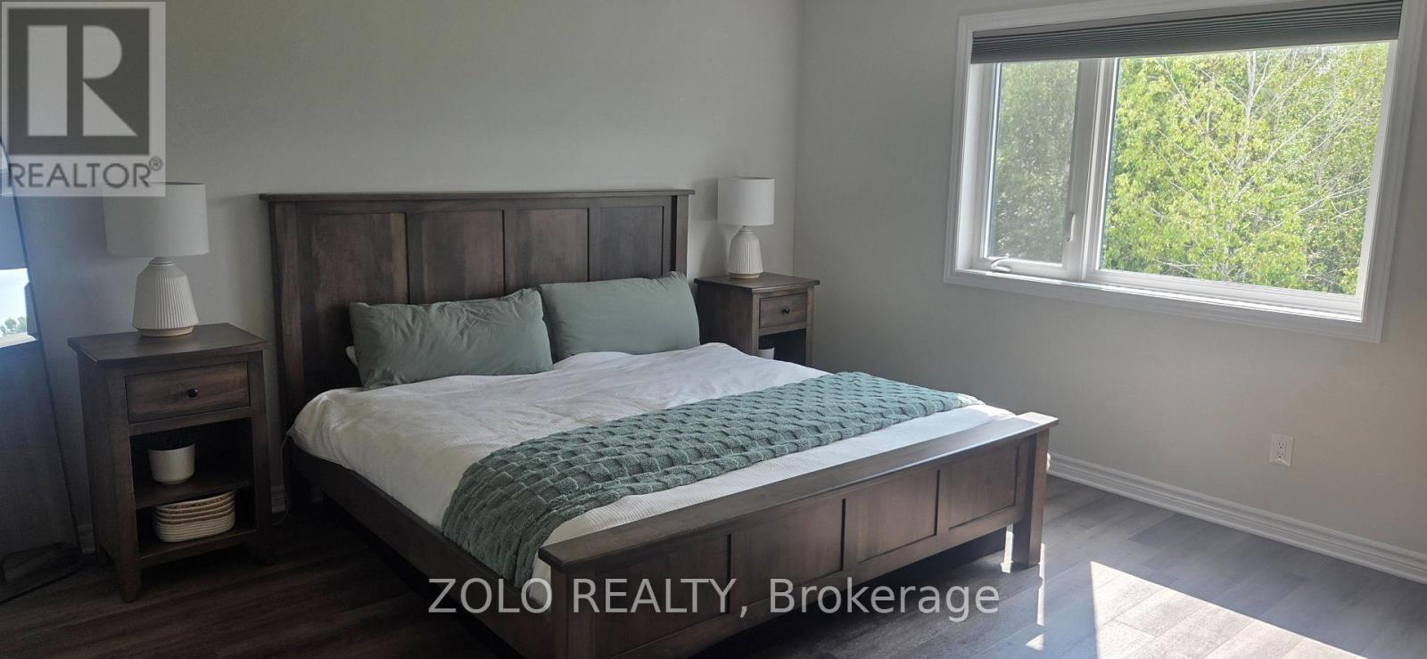 Primary bedroom with Double-Closets and en suite w