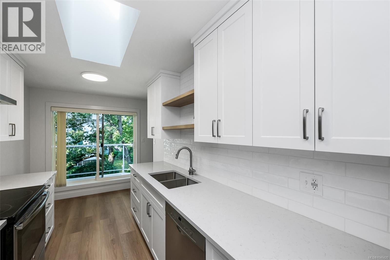 401 1501 Richmond Avenue, Victoria