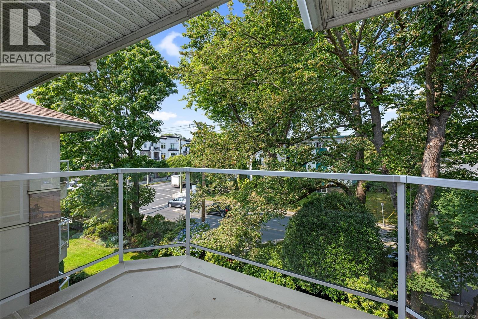 401 1501 Richmond Avenue, Victoria