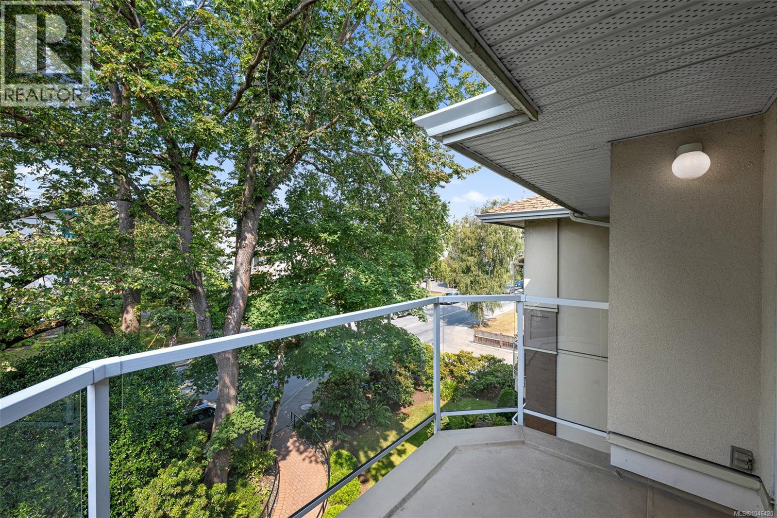 401 1501 Richmond Avenue, Victoria