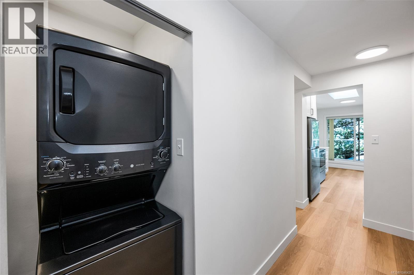 401 1501 Richmond Avenue, Victoria