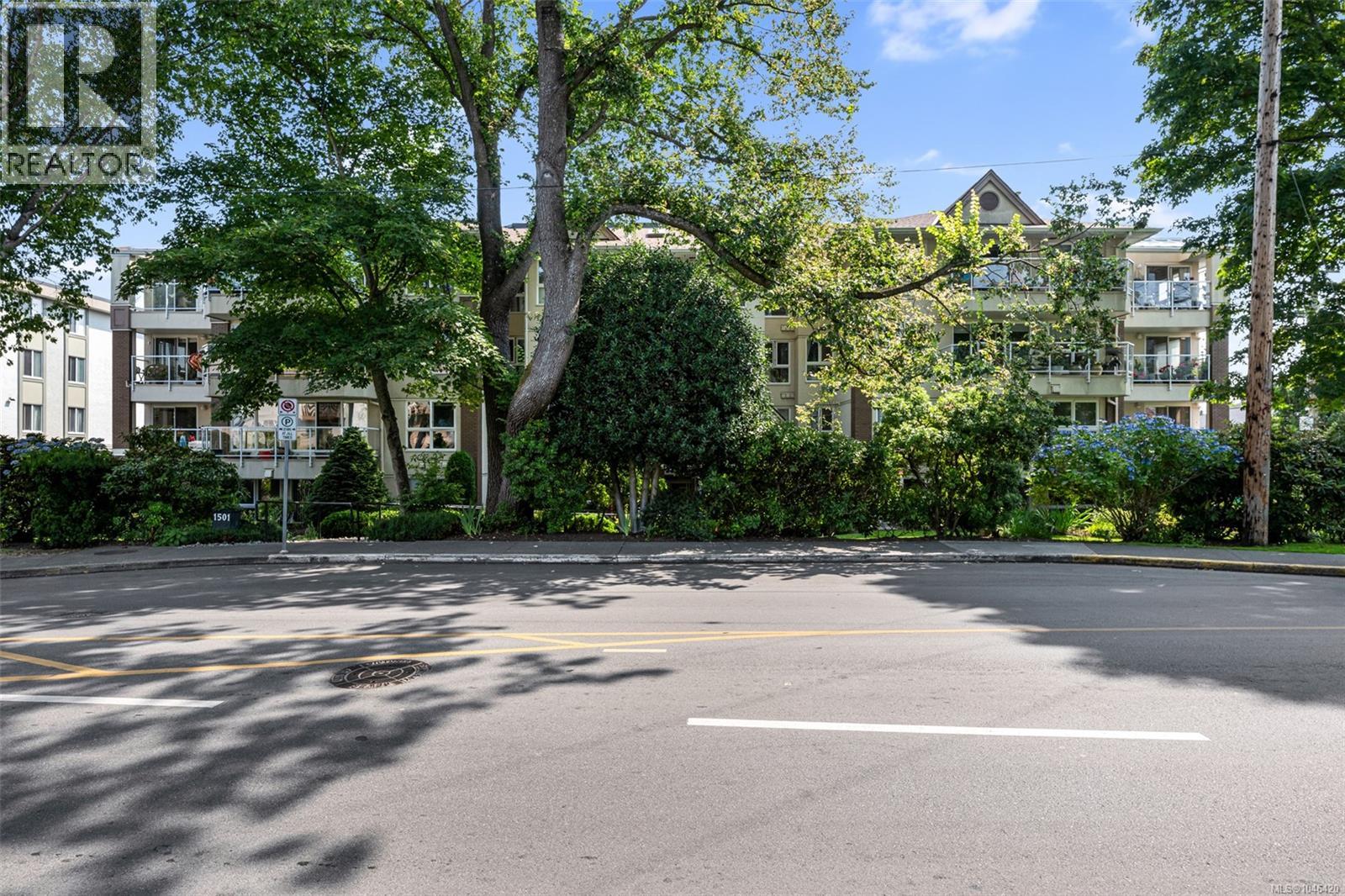 401 1501 Richmond Avenue, Victoria
