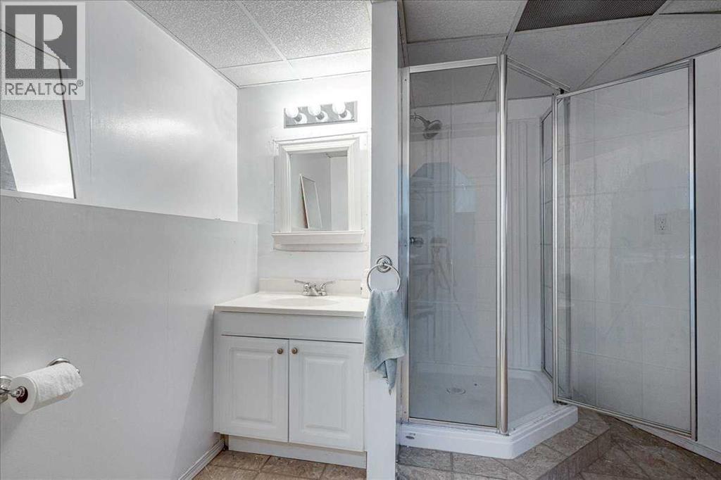 3811 52 Avenue - Image 38