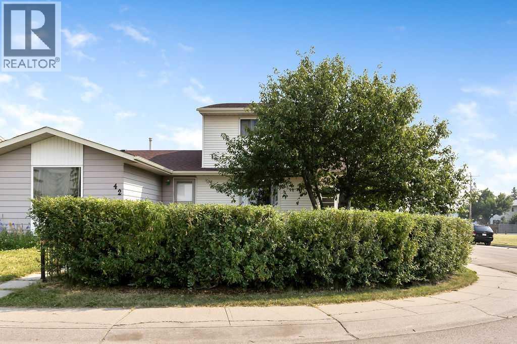 44 Falwood Crescent NE - 2