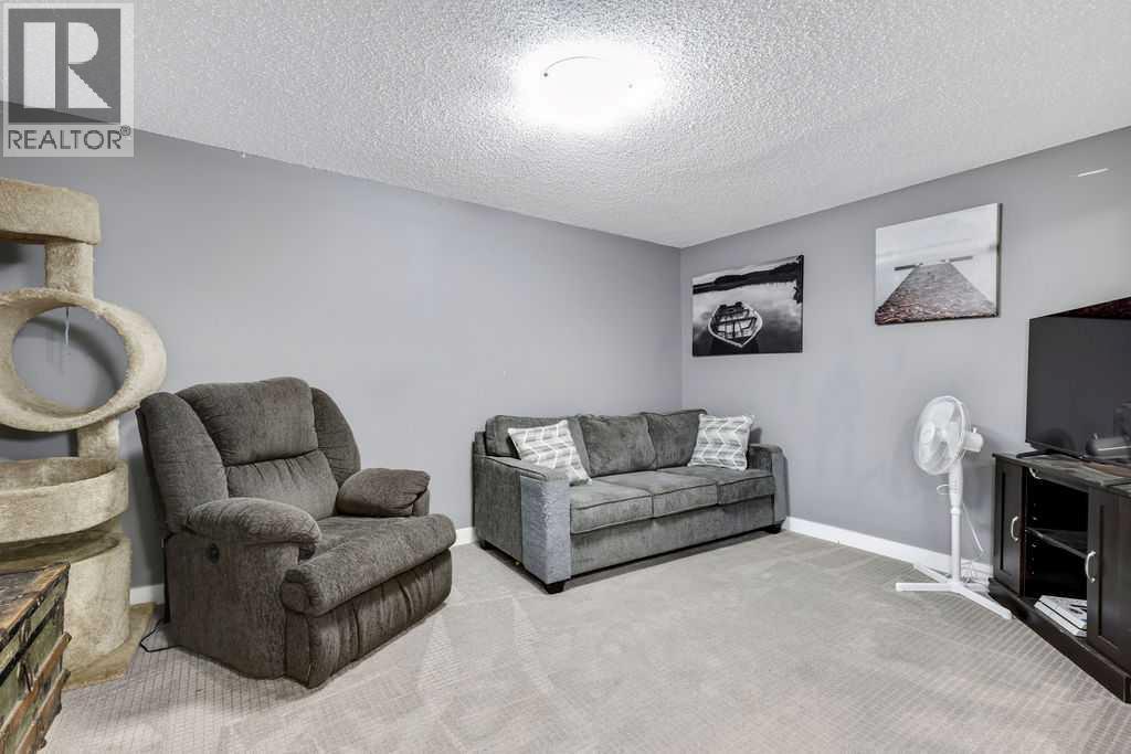 44 Falwood Crescent NE - 22