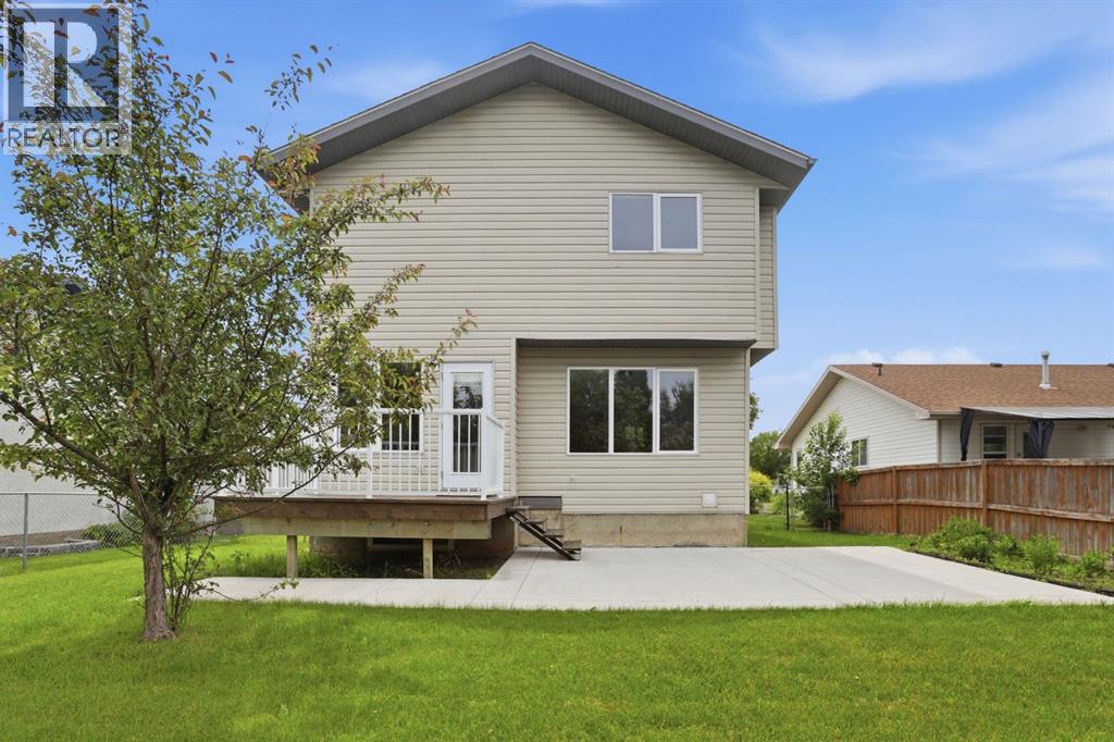 1702 Riverside Drive NW, High River — photo 3