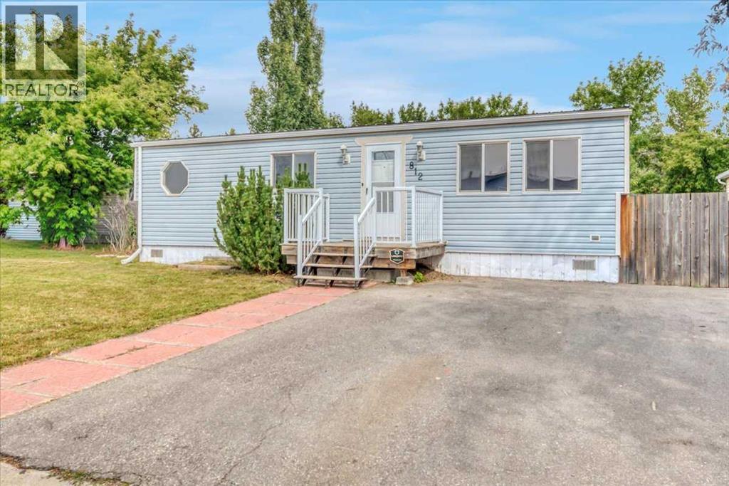 812 Brentwood Crescent - 1