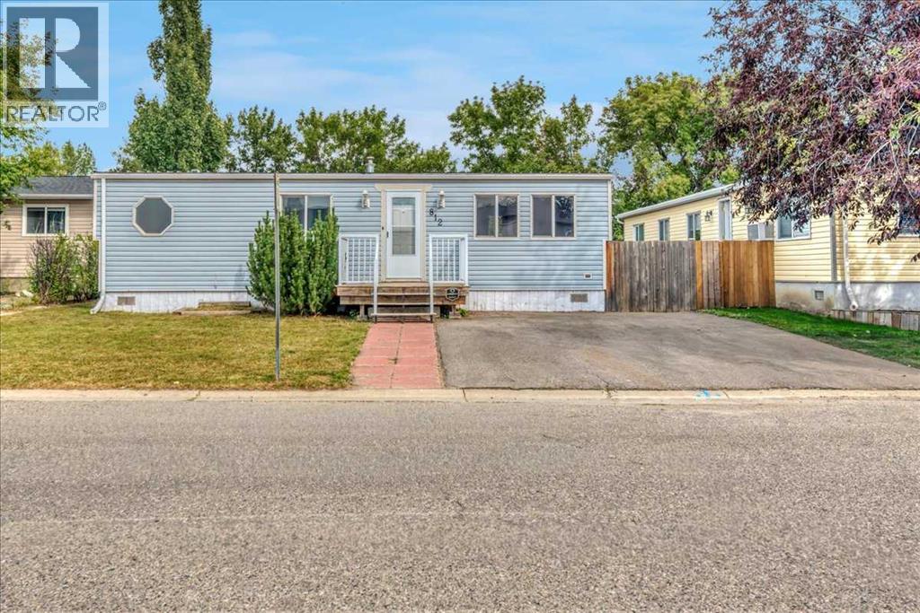 812 Brentwood Crescent - 2