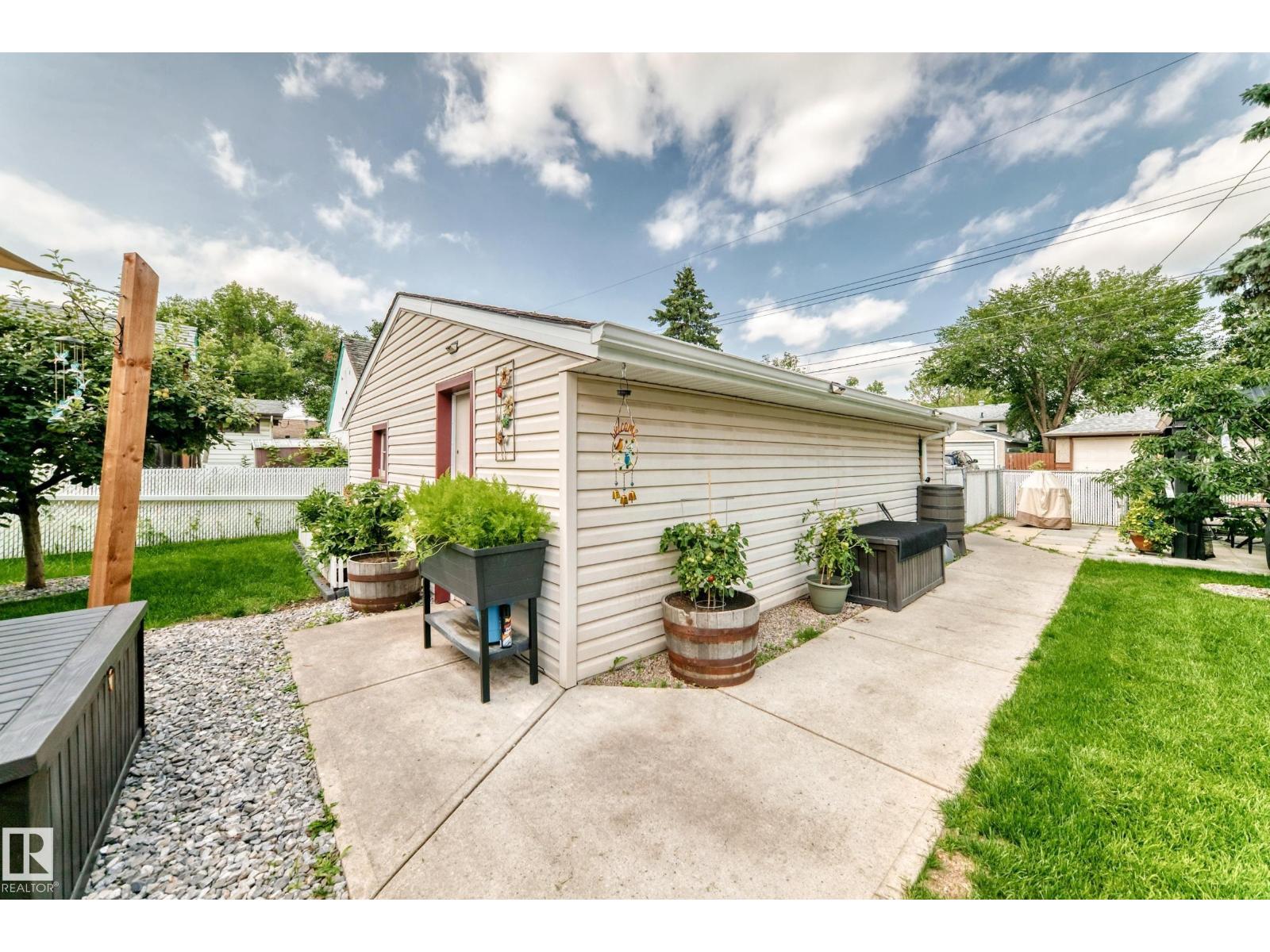 10524 128 AV NW - Image 38