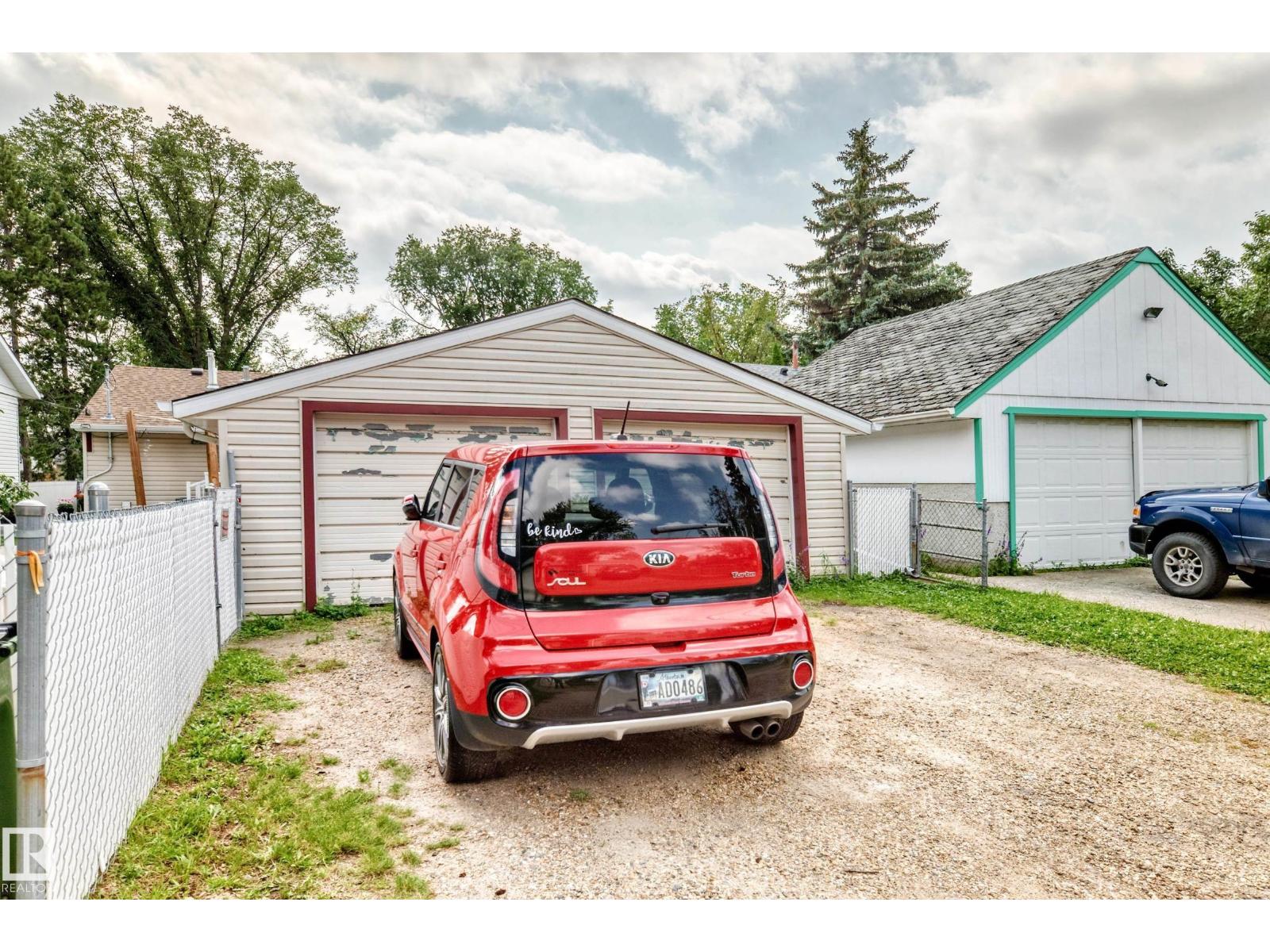 10524 128 AV NW - Image 43