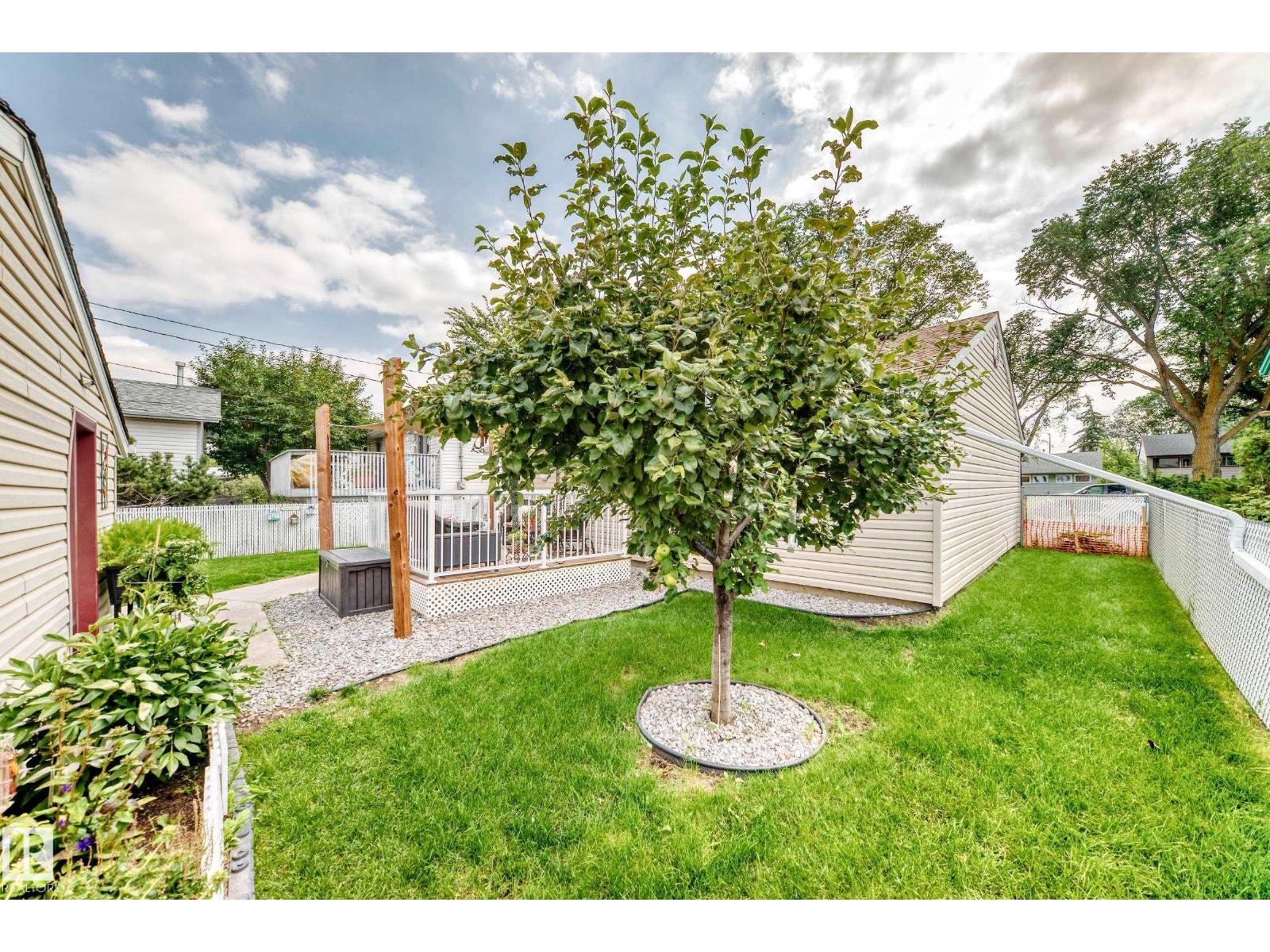 10524 128 AV NW - Image 36