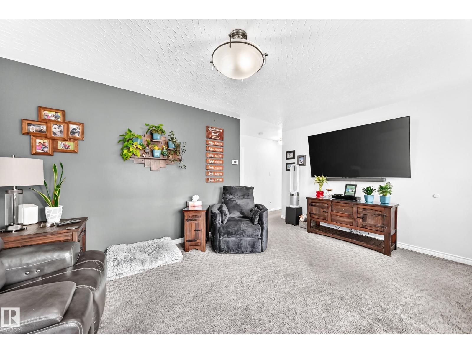 10524 128 AV NW - 9