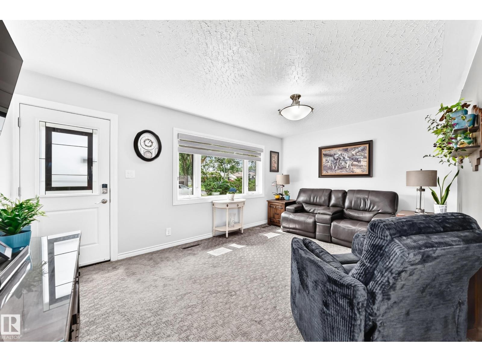 10524 128 AV NW - 5