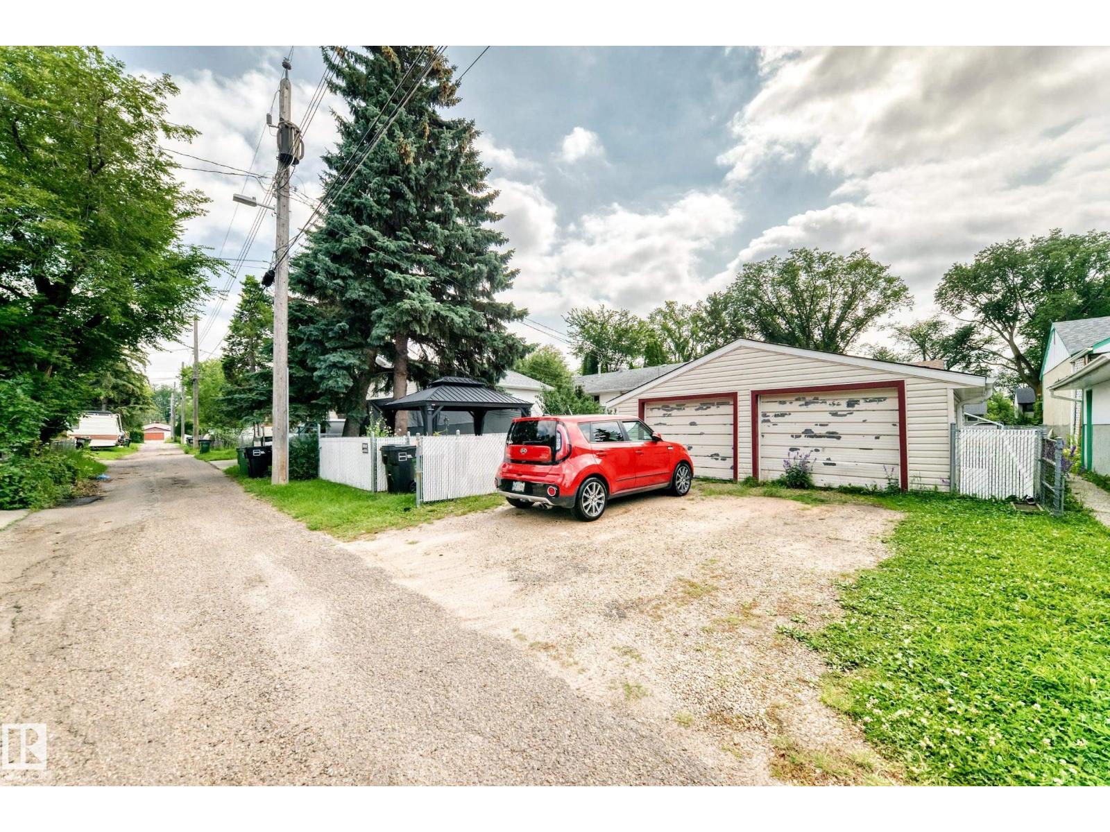10524 128 AV NW - 44