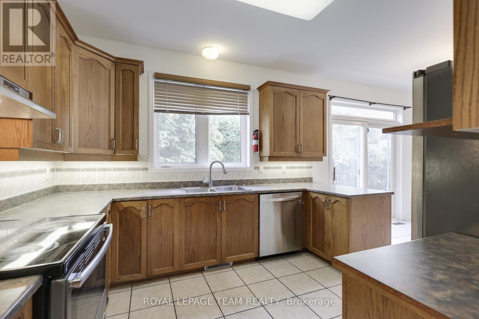 5 Bed, 4 Bath House for Rent in Ottawa – 35 NORGOLD CRESCENT, Ottawa – MLS# X13655604 - Image 22