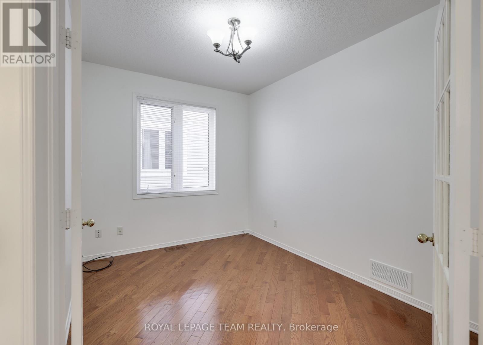 5 Bed, 4 Bath House for Rent in Ottawa – 35 NORGOLD CRESCENT, Ottawa – MLS# X13655604 - Image 8