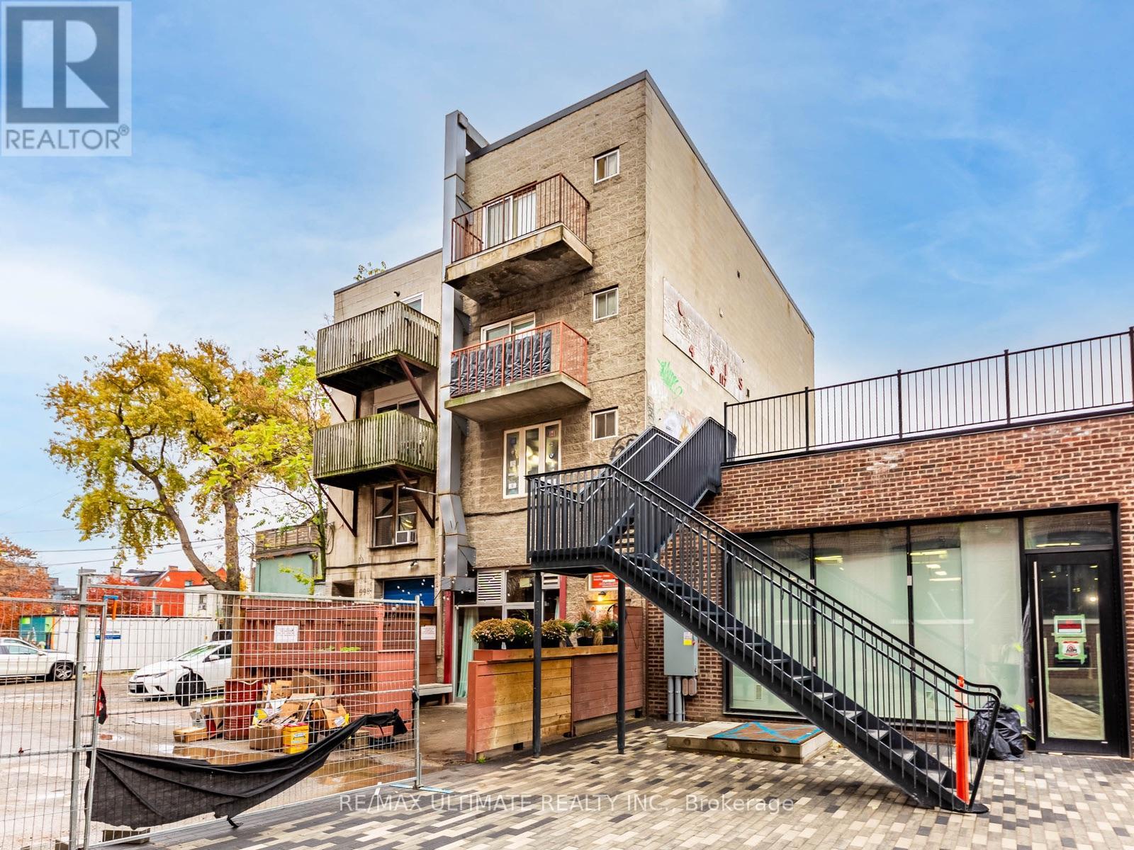 Photo of 996 Queen Street