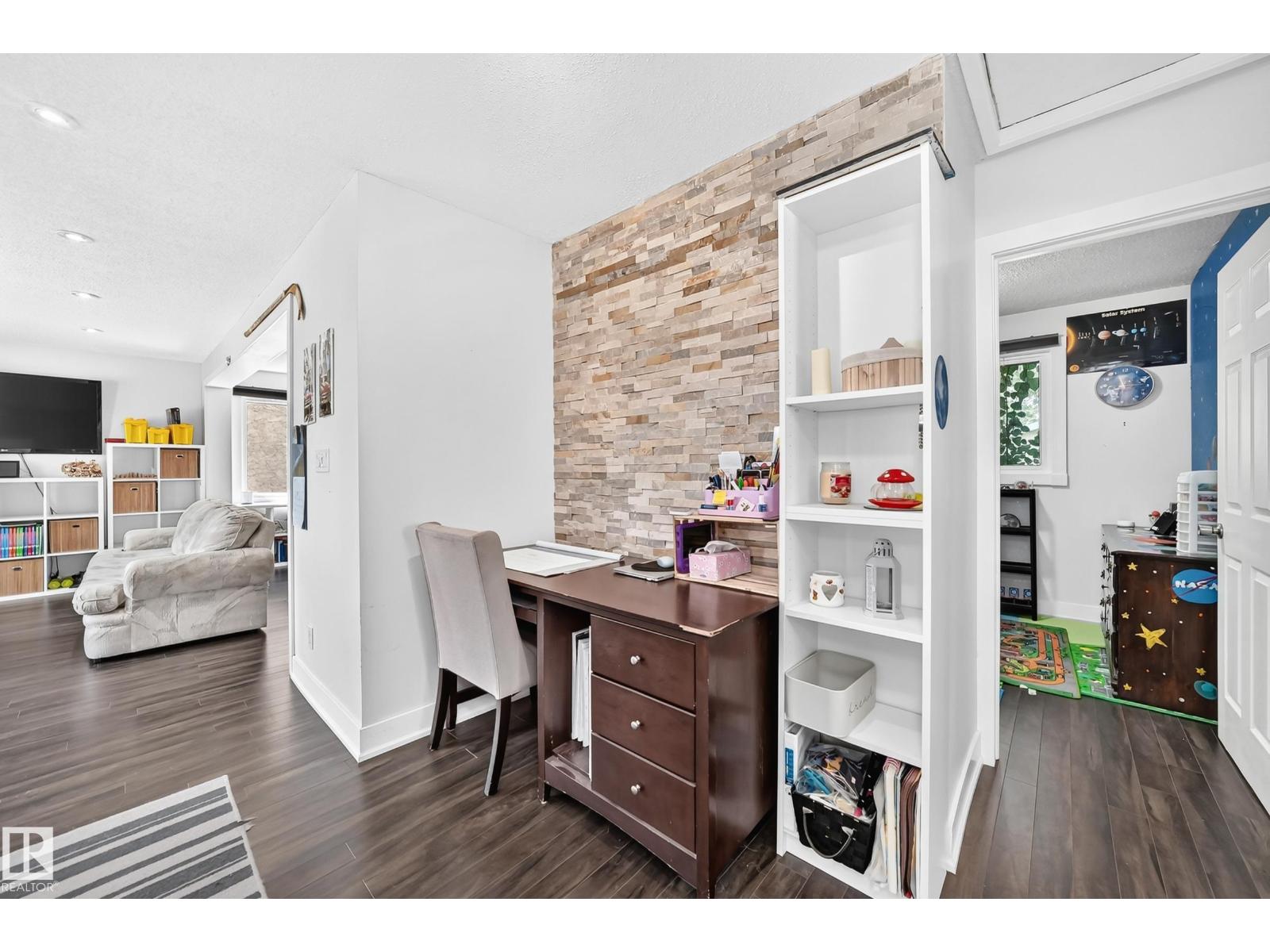 2112 36 ST NW - 16