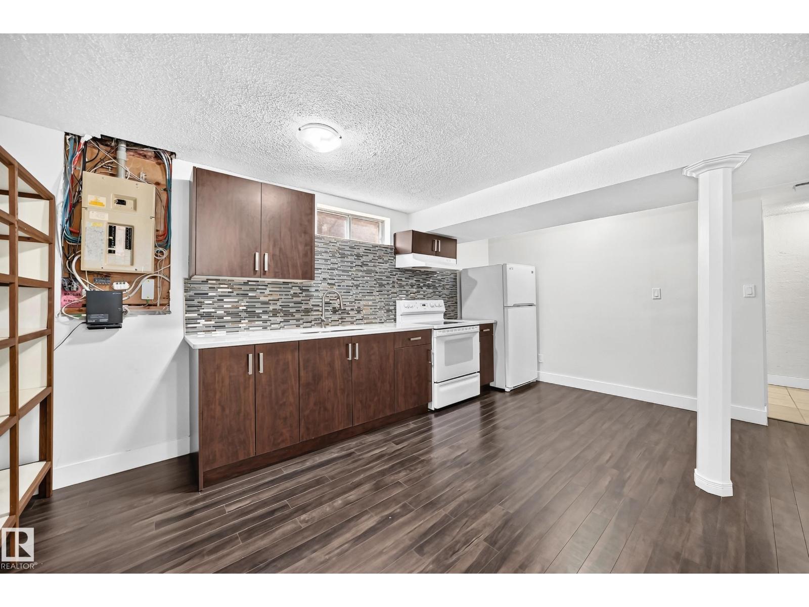 2112 36 ST NW - 18