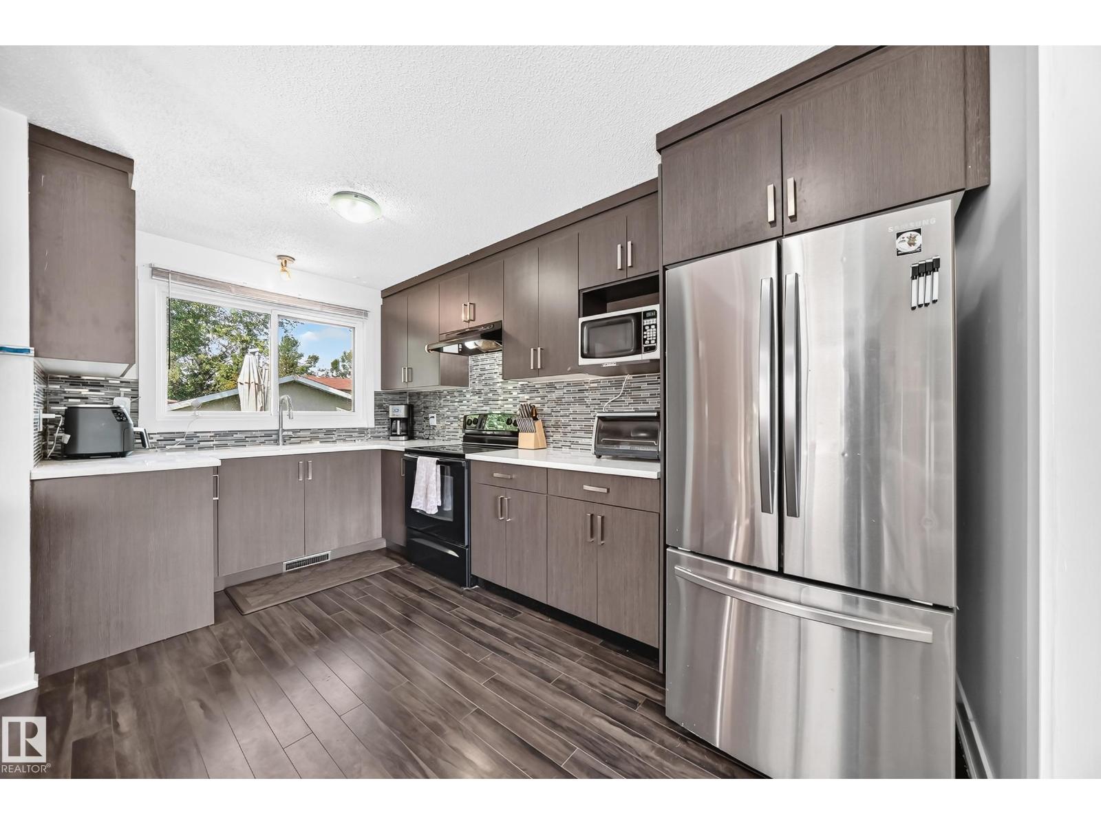 2112 36 ST NW, Daly Grove, Edmonton photo 2