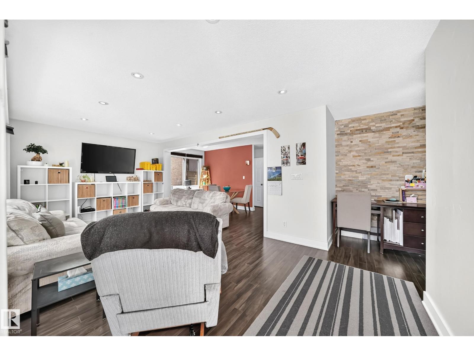 2112 36 ST NW - 9